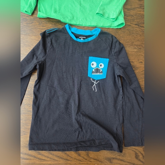 Lot Of 2 Amazon Essentials Kids Long Sleeve Tees - Green and Black Sz.M(8) - Picture 2 of 8